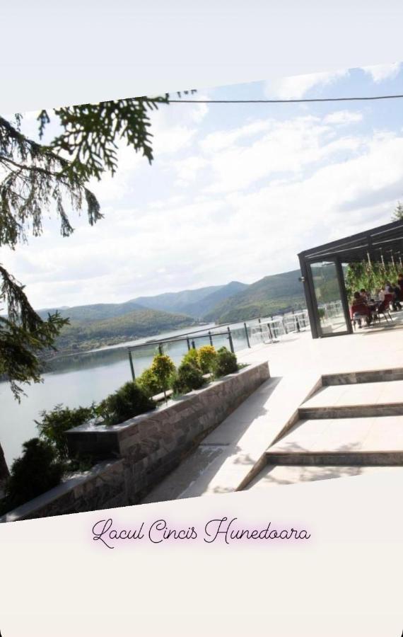Caris Home Hunedoara Ngoại thất bức ảnh