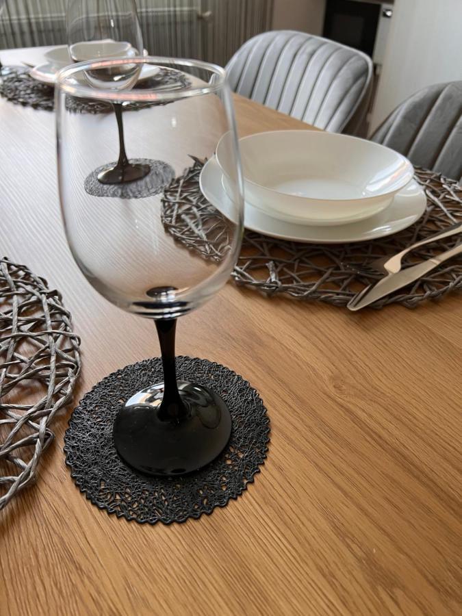 Caris Home Hunedoara Ngoại thất bức ảnh