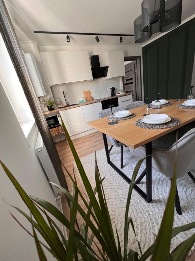 Caris Home Hunedoara Ngoại thất bức ảnh