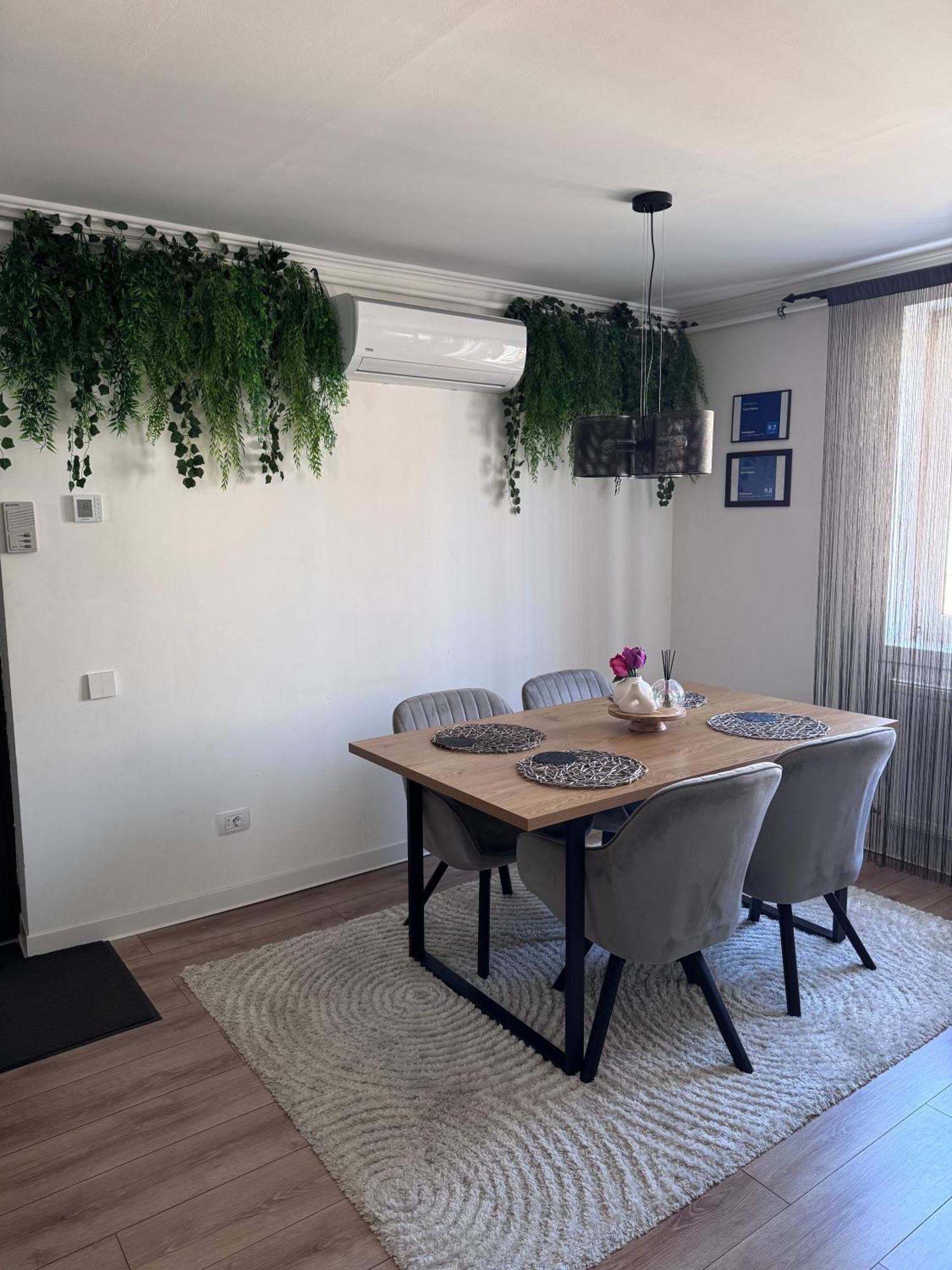 Caris Home Hunedoara Ngoại thất bức ảnh